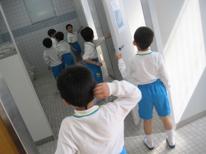 1年生「トイレの使い方を勉強したよ」4月19日 | ぎんがの郷小学校